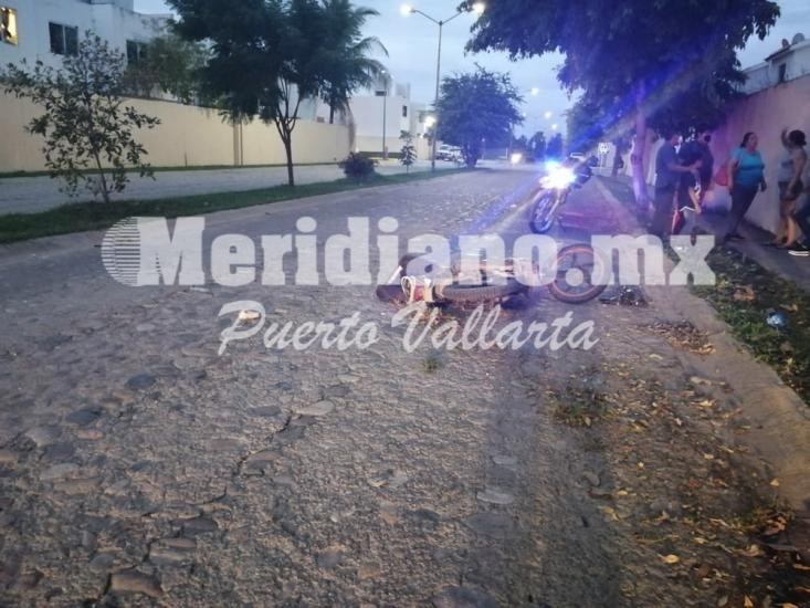 Se derrapo en banus…  ¡hospitalizan grave a joven motociclista!