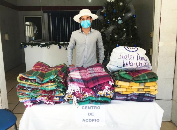Instala Acción Juvenil centro de acopio de ropa de invierno y cobijas
