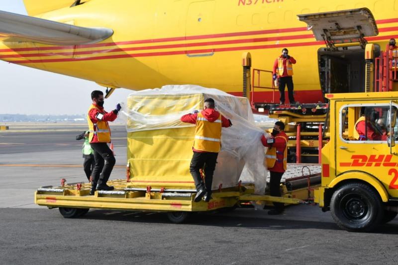 \"Es el principio del fin de la pandemia\": Recibe México primera vacunas antiCOVID