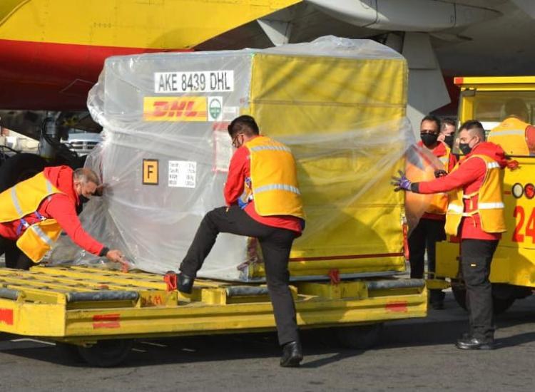 SRE anuncia que llegarán 50 mil vacunas de Pfizer a México