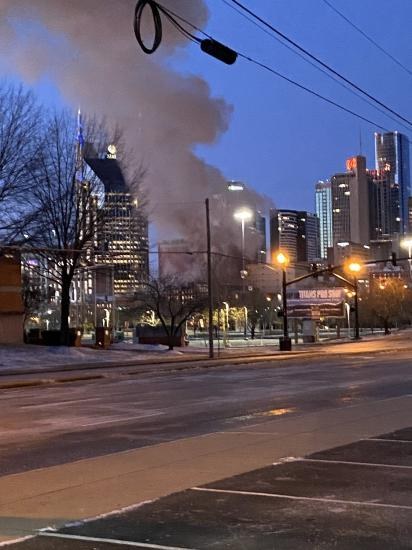 Edificios son afectados por explosión en céntrica calle de Estados Unidos