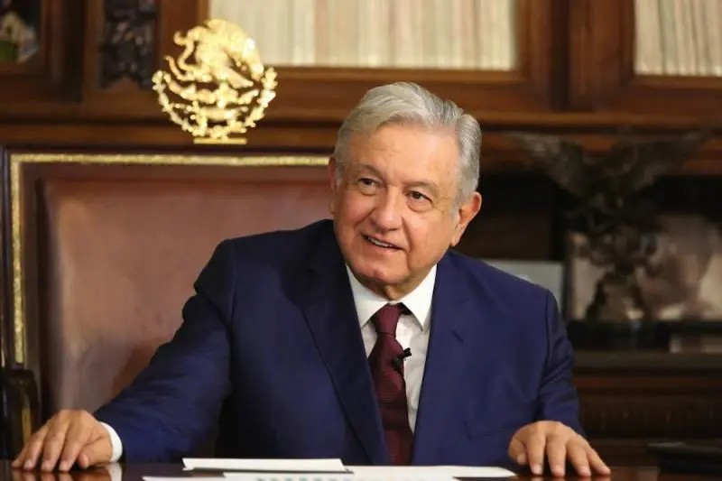 AMLO está prácticamente asintomático y activo: López-Gatell