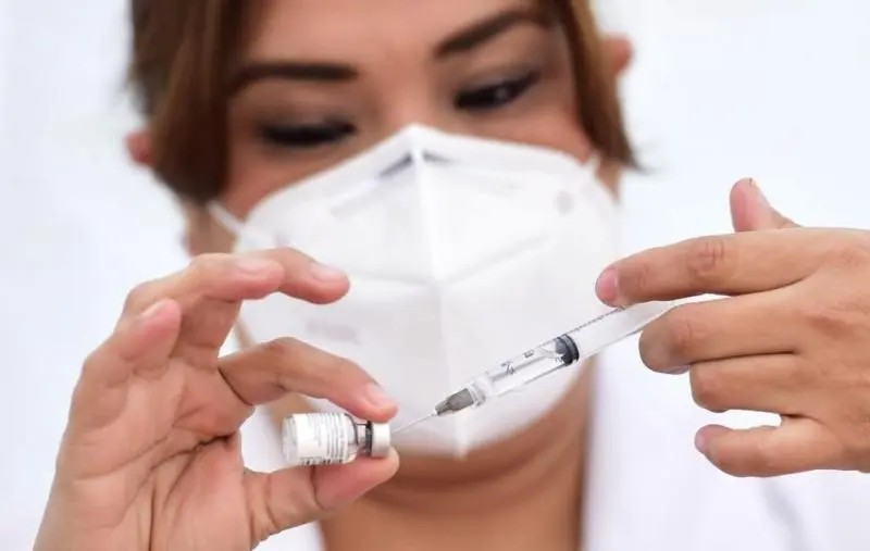 Proponen castigar con cárcel a funcionarios que accedan a vacunas de forma indebida