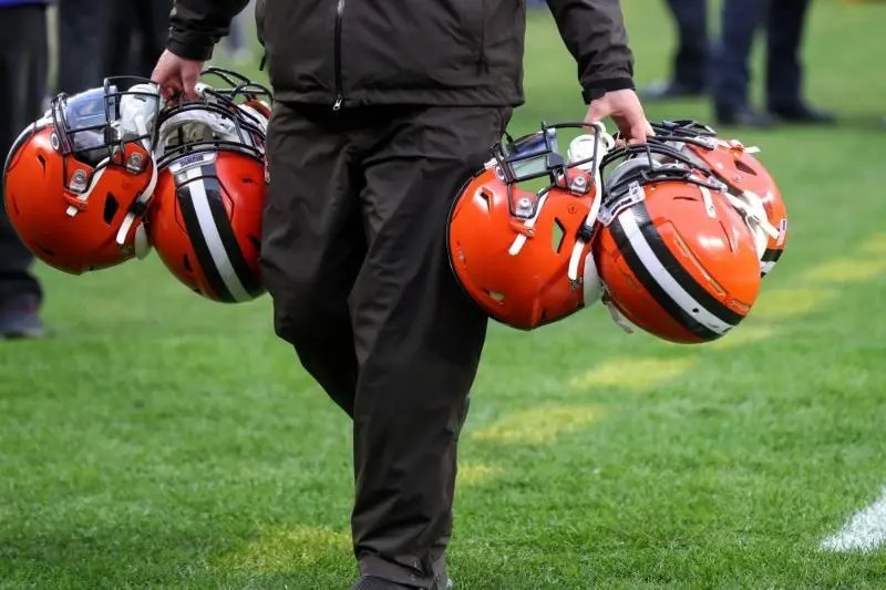 NFL: Cascos especializados para linieros serán sometidos a pruebas